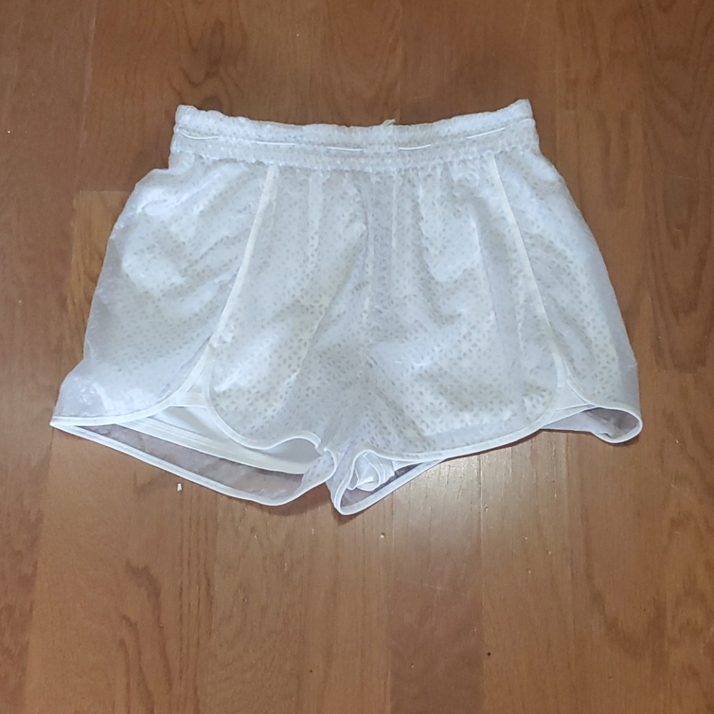 🍋Lululemon find your flock shorts sz 6